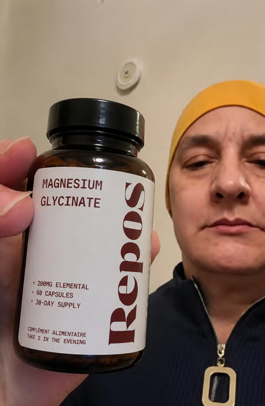 Customer selfie holding a Repos magnesium glycinate jar